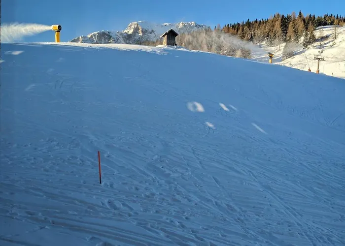 Nassfeldpass Pistenblick アパート